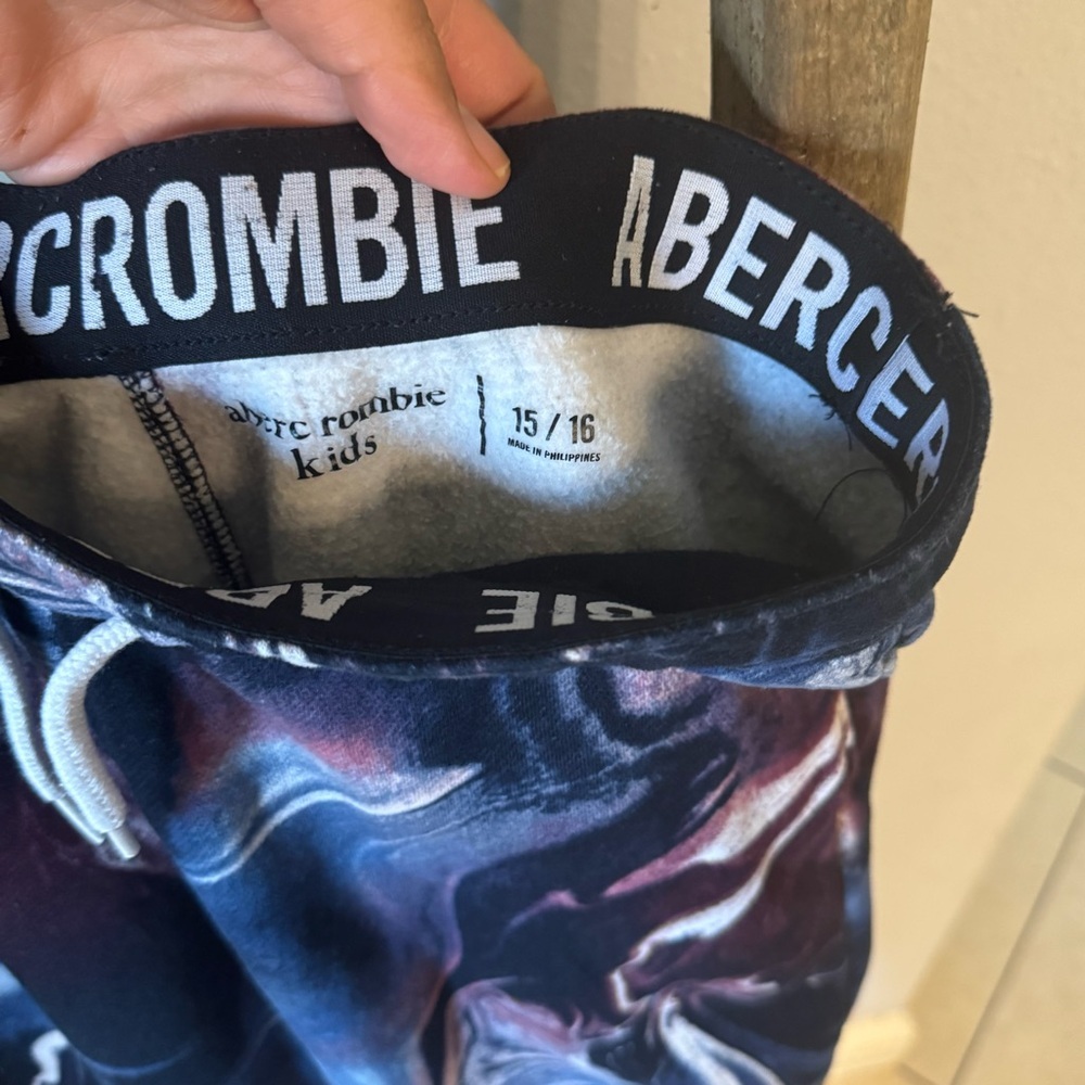 Abercrombie kids boys jogger fleece sweatpants
Like new condition
Size 15/16 - Picture 7 of 7
